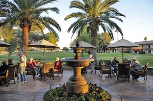 senior-retirement-living-phoenix-arizona-by-Mesa_Royale.jpg